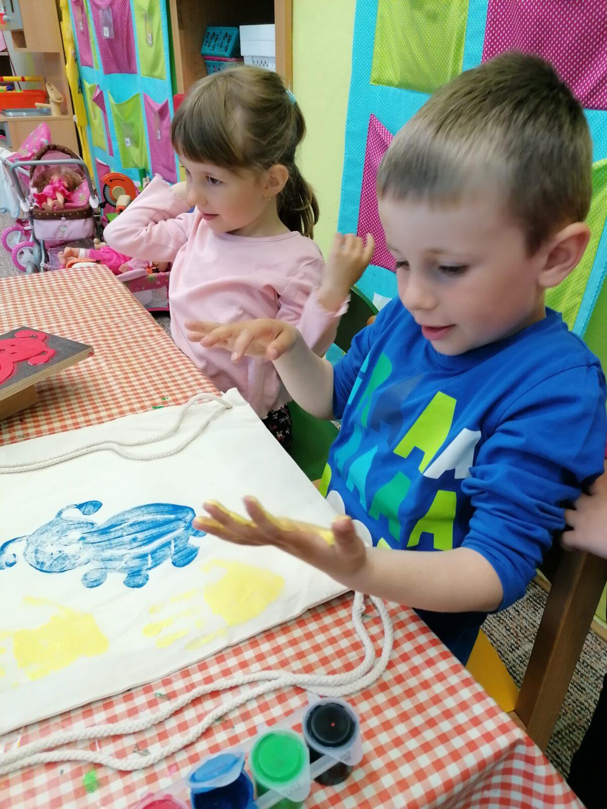 "příprava" batůžků ke dni dětí :-) - 76