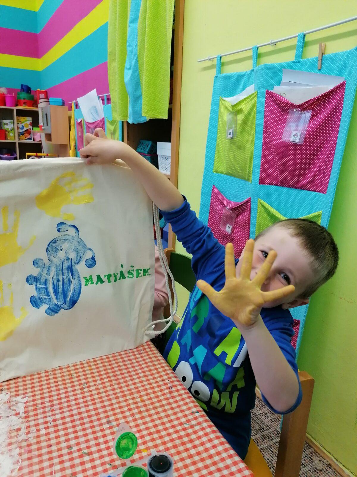 "příprava" batůžků ke dni dětí :-) - 78