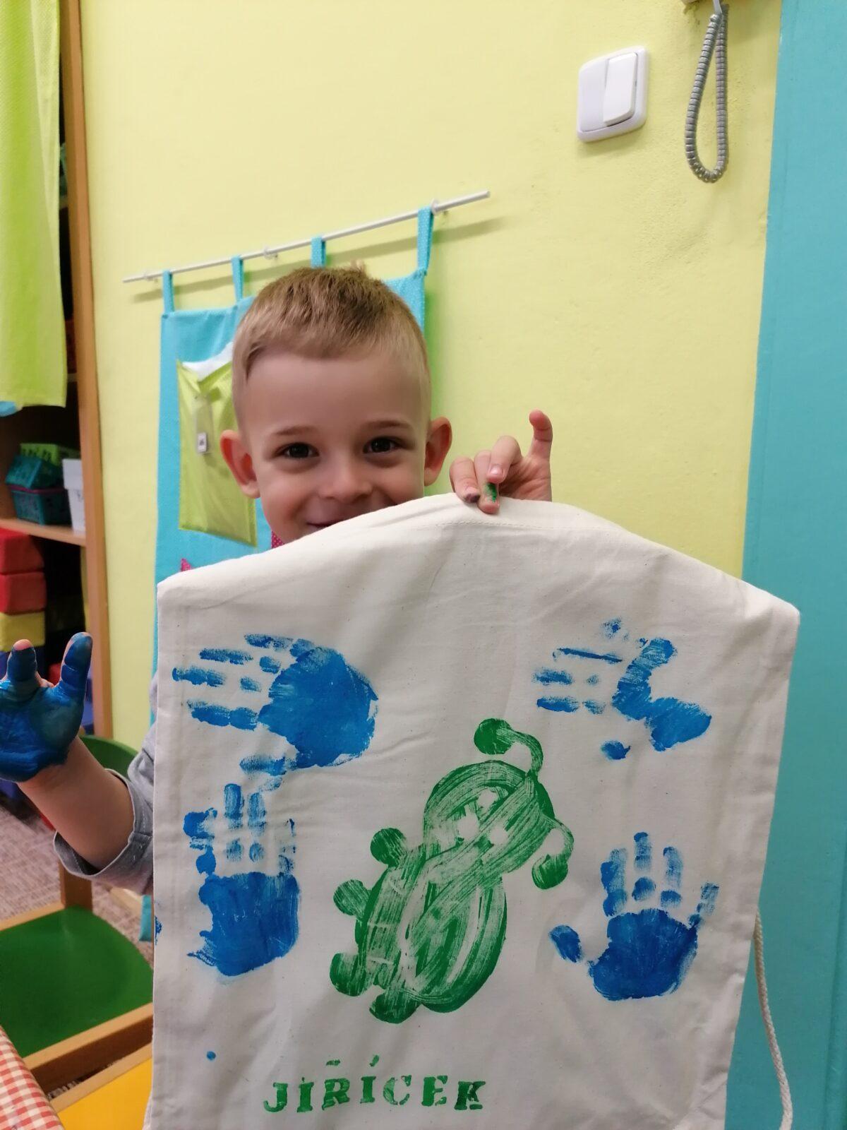 "příprava" batůžků ke dni dětí :-) - 95