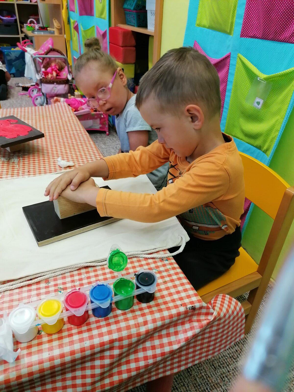 "příprava" batůžků ke dni dětí :-) - 96