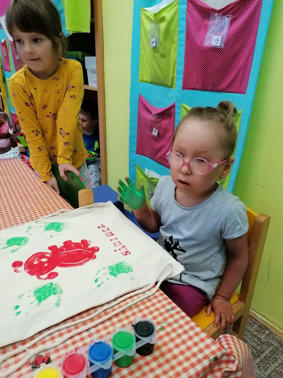 "příprava" batůžků ke dni dětí :-) - 101