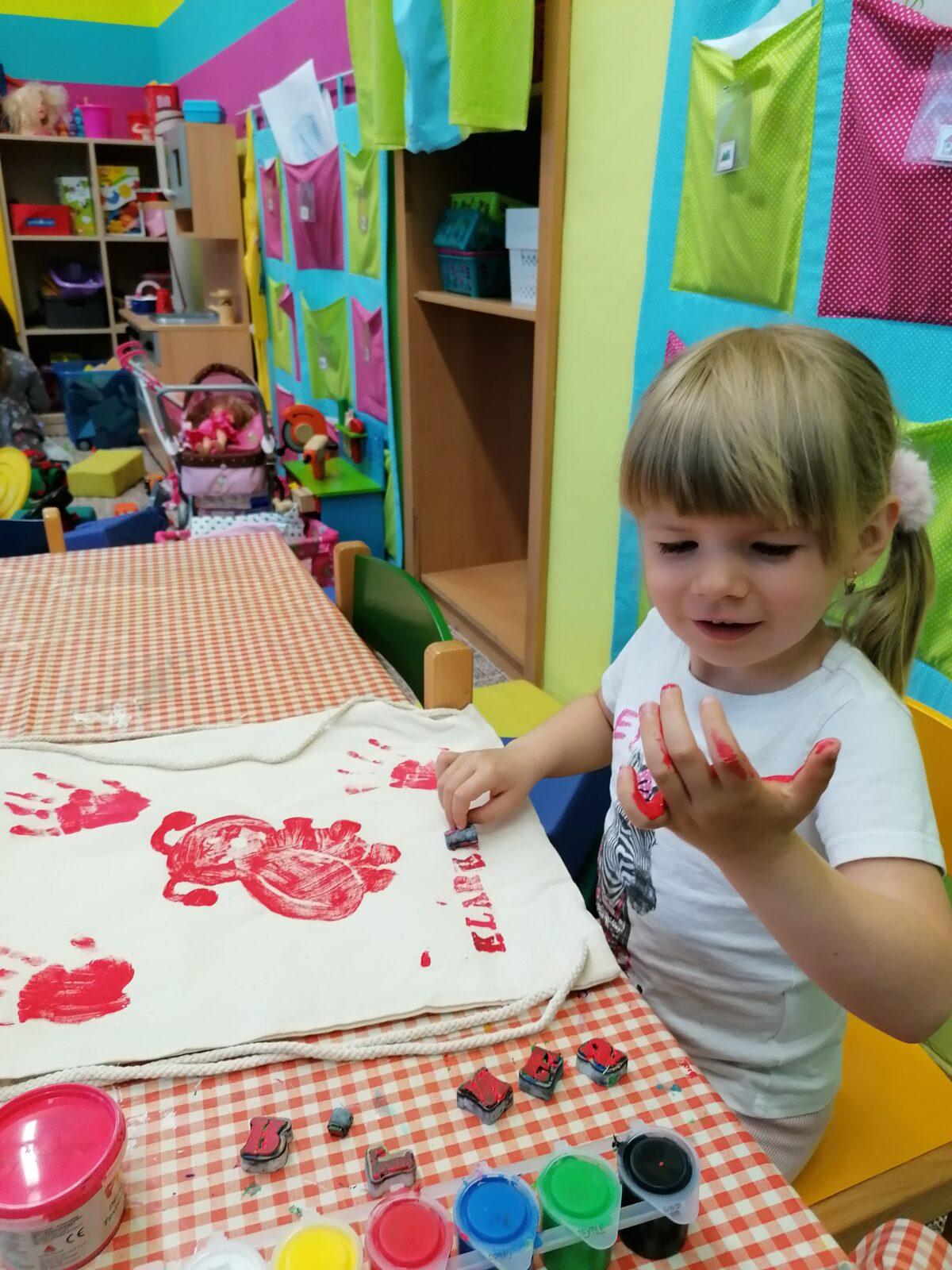 "příprava" batůžků ke dni dětí :-) - 107