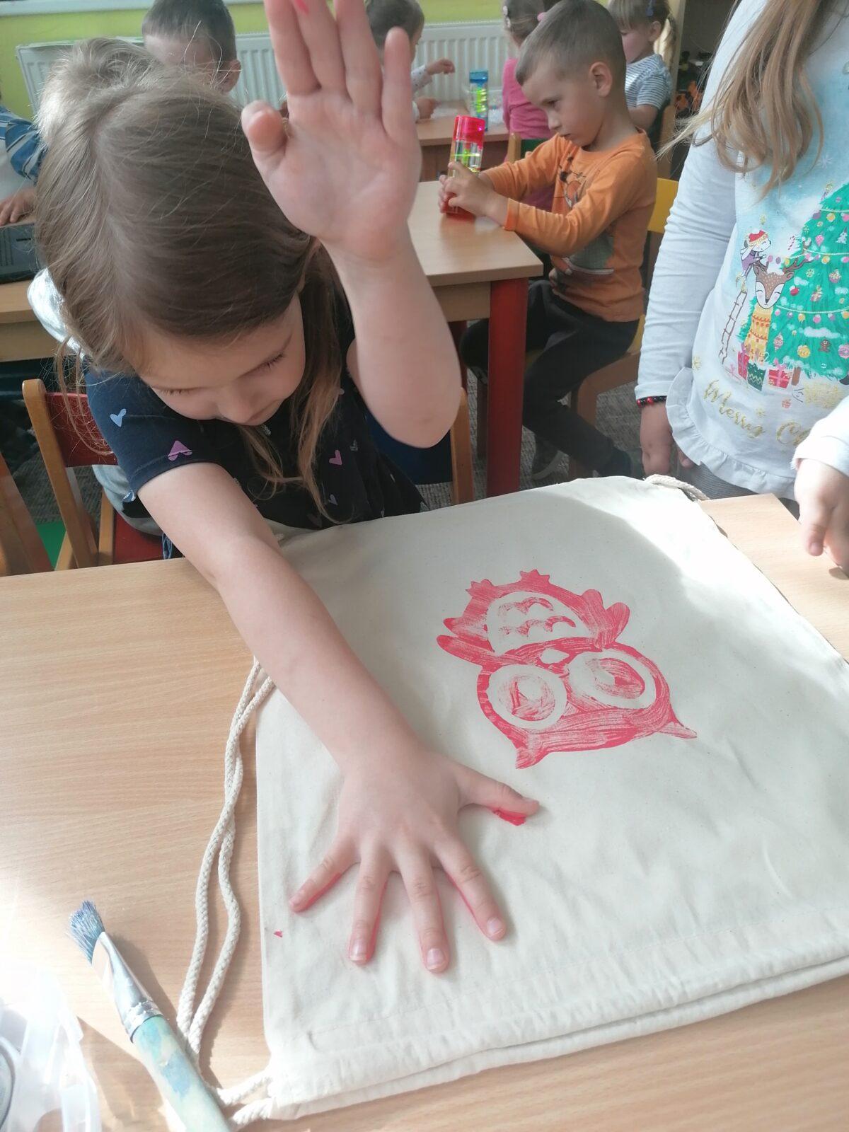 "příprava" batůžků ke dni dětí :-) - 112