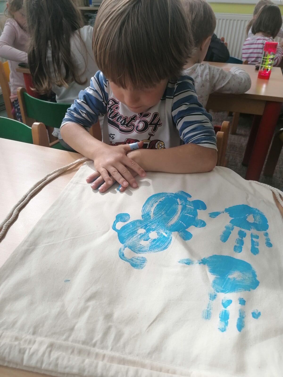 "příprava" batůžků ke dni dětí :-) - 115