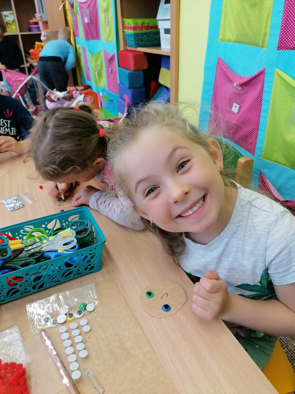 "výroba" dárečku ke dni dětí :-) - 6