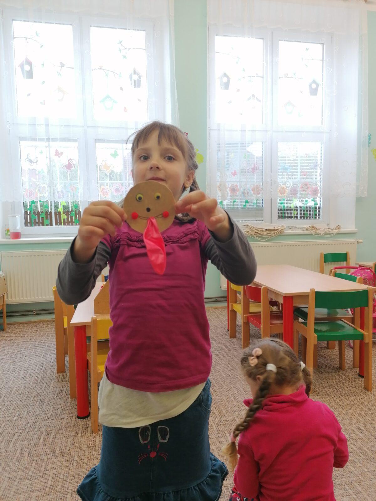 "výroba" dárečku ke dni dětí :-) - 11