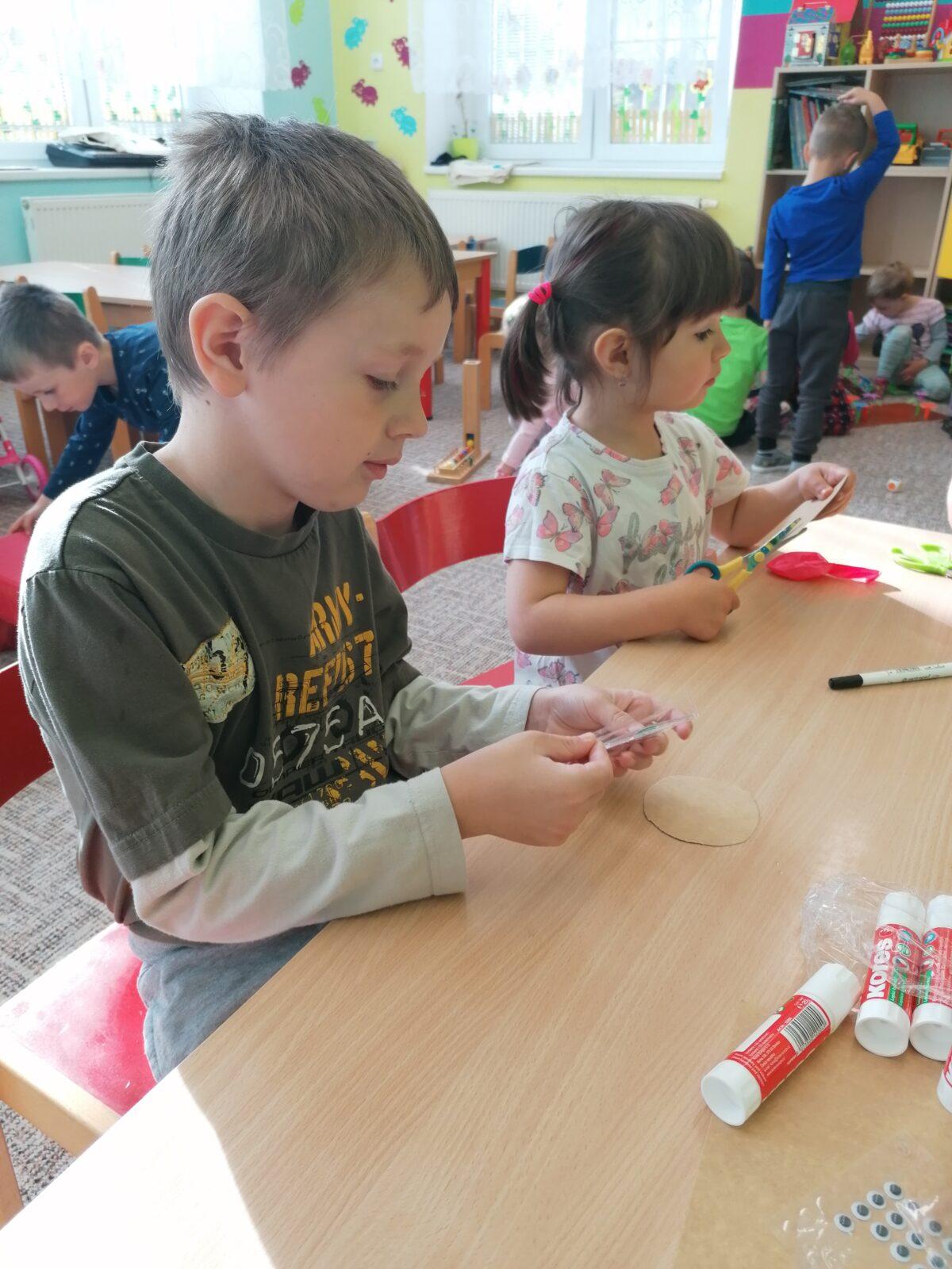 "výroba" dárečku ke dni dětí :-) - 14