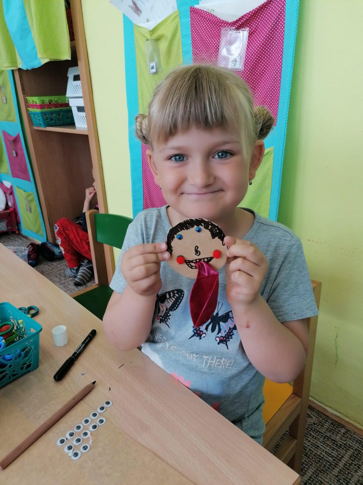 "výroba" dárečku ke dni dětí :-) - 17