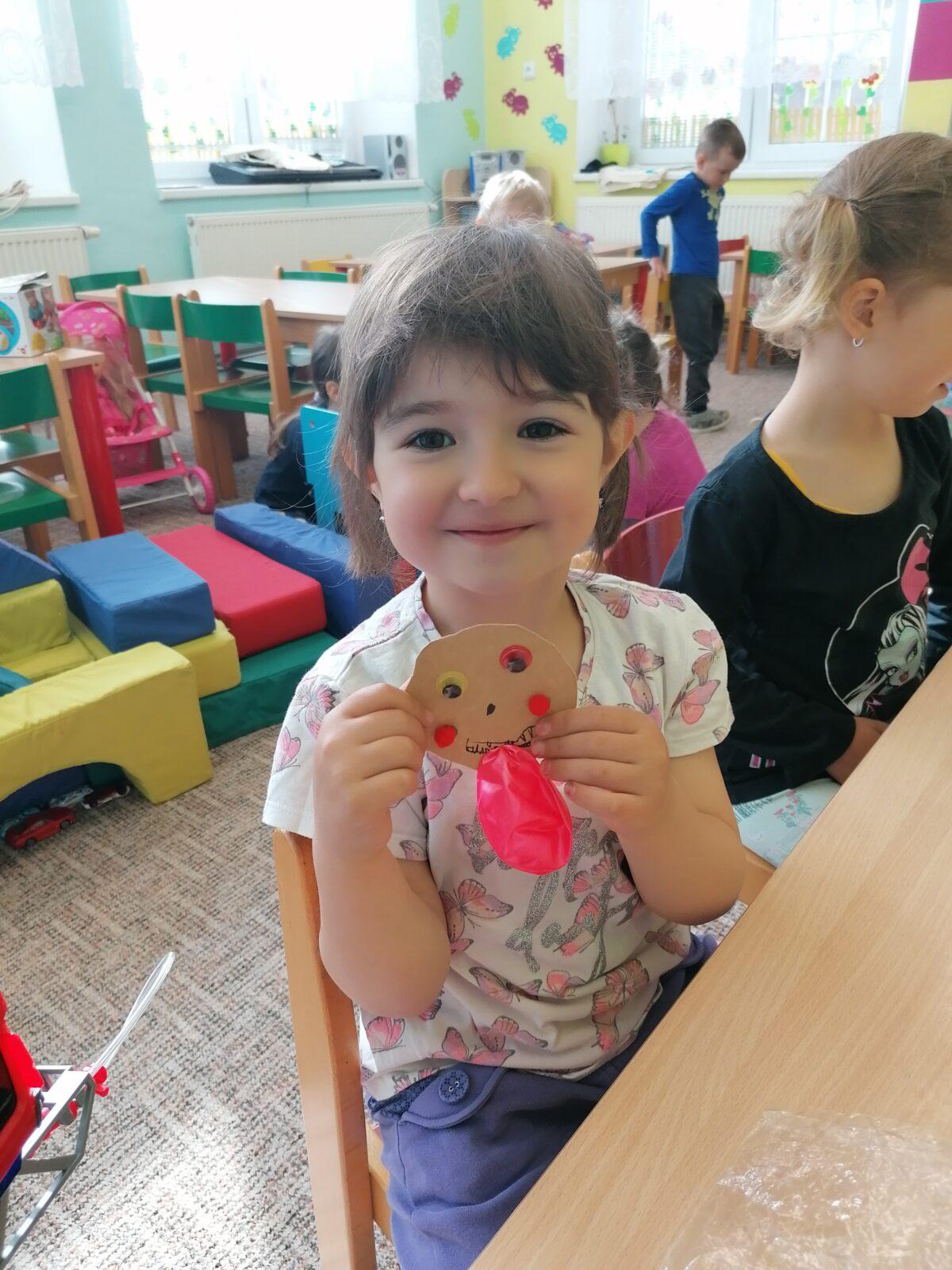 "výroba" dárečku ke dni dětí :-) - 18