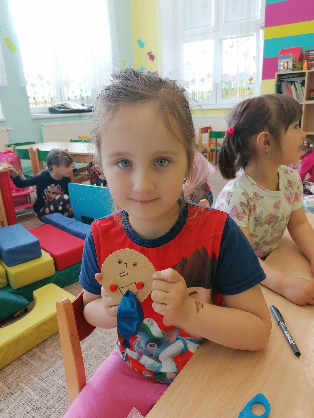 "výroba" dárečku ke dni dětí :-) - 23