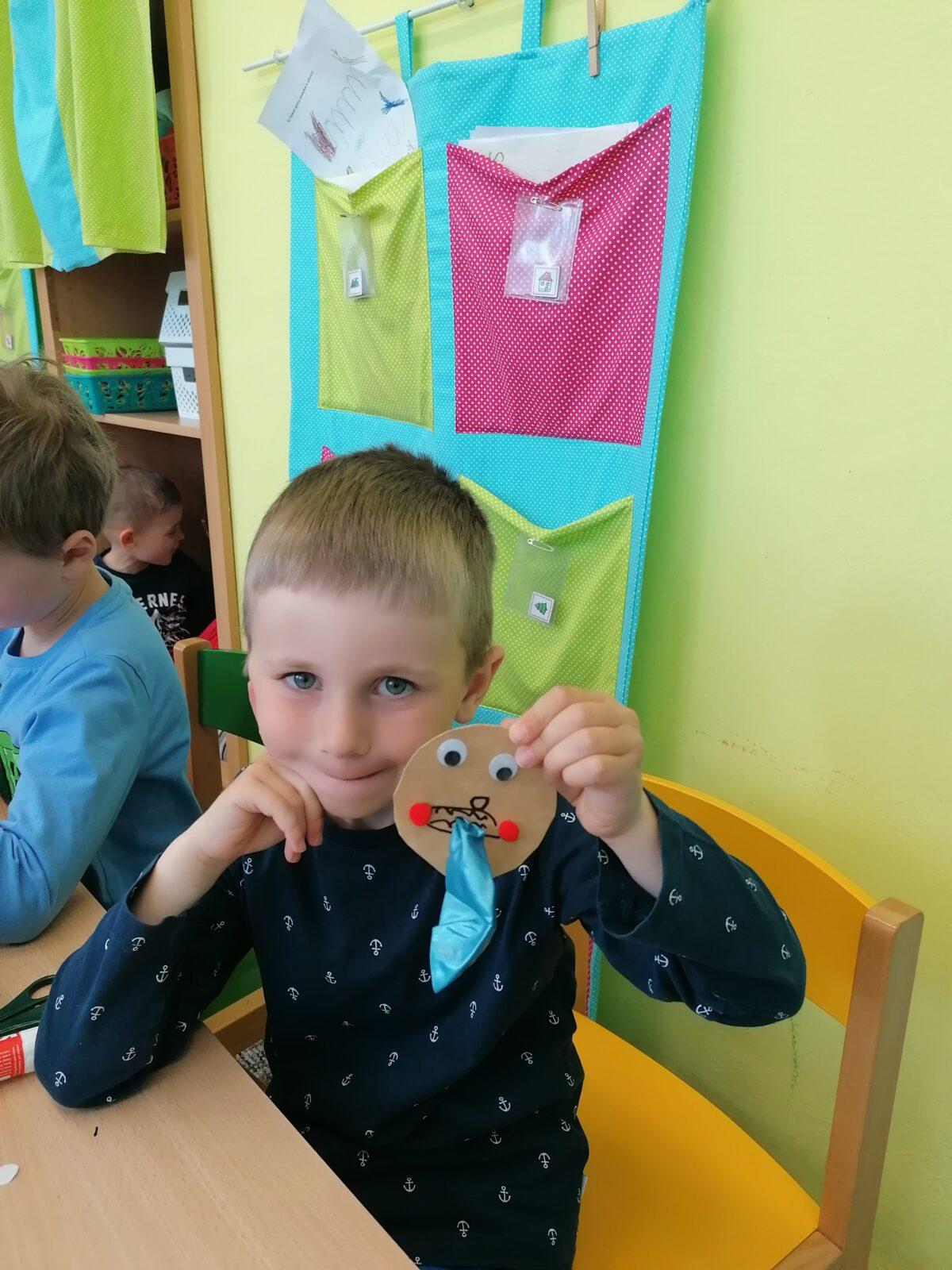 "výroba" dárečku ke dni dětí :-) - 26