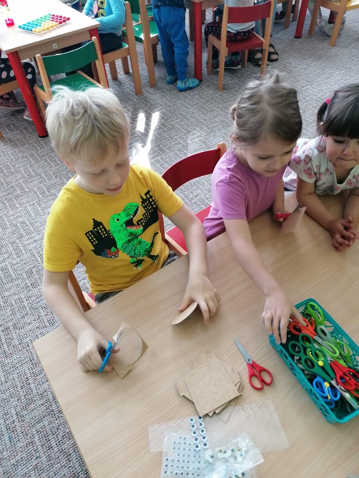 "výroba" dárečku ke dni dětí :-) - 31