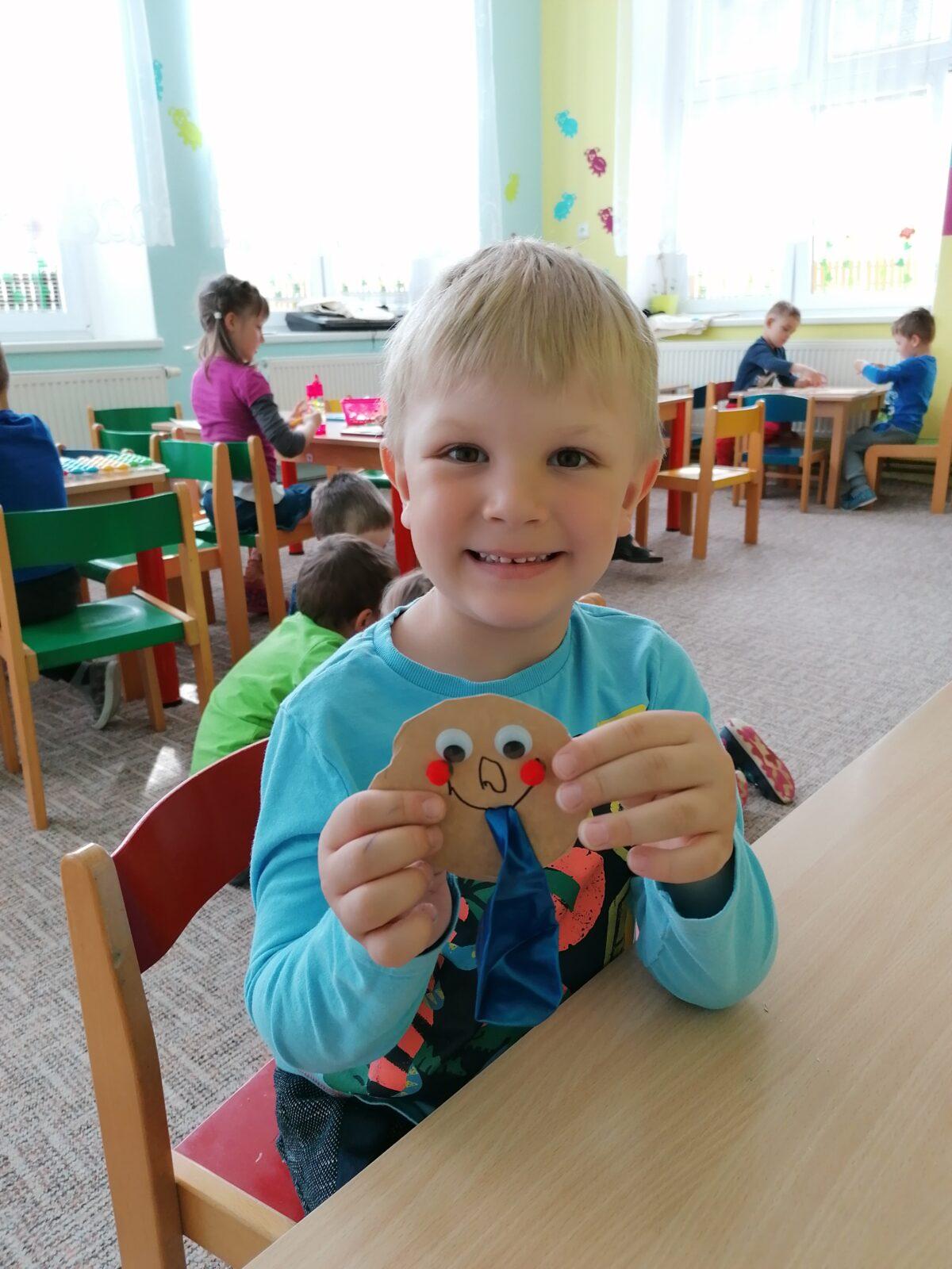 "výroba" dárečku ke dni dětí :-) - 45