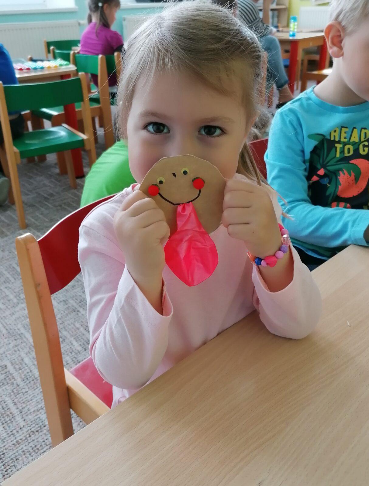 "výroba" dárečku ke dni dětí :-) - 59