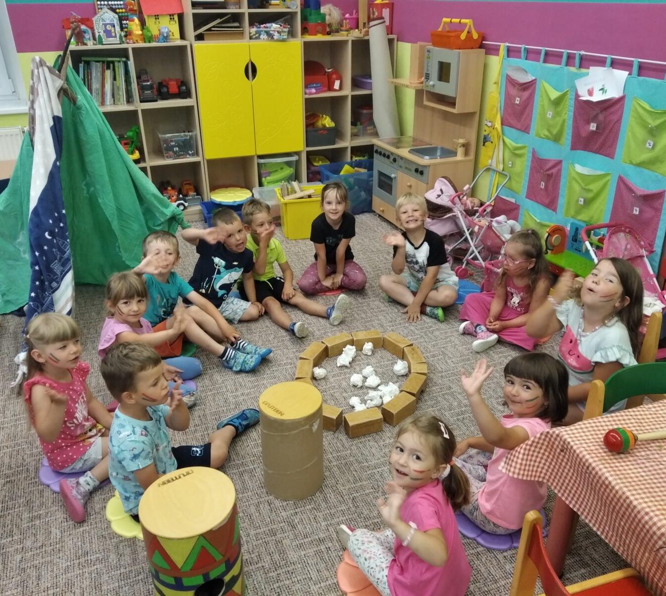 broučci-cestujeme po světě "indiáni" - 10