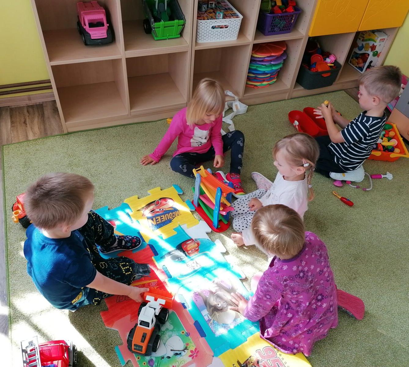 Broučci: "hrajeme si a pracujeme" :-) - 1