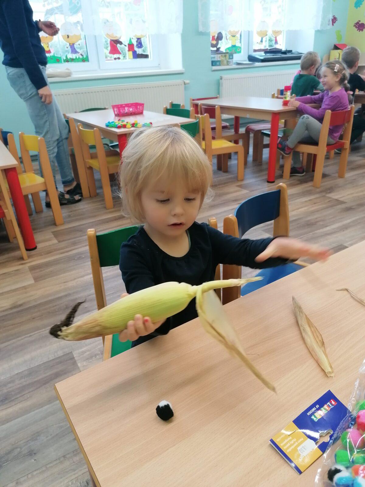 Tvořeníčko, tvoření: vyrábíme "kukuřičné panenky/panáčky" - 6