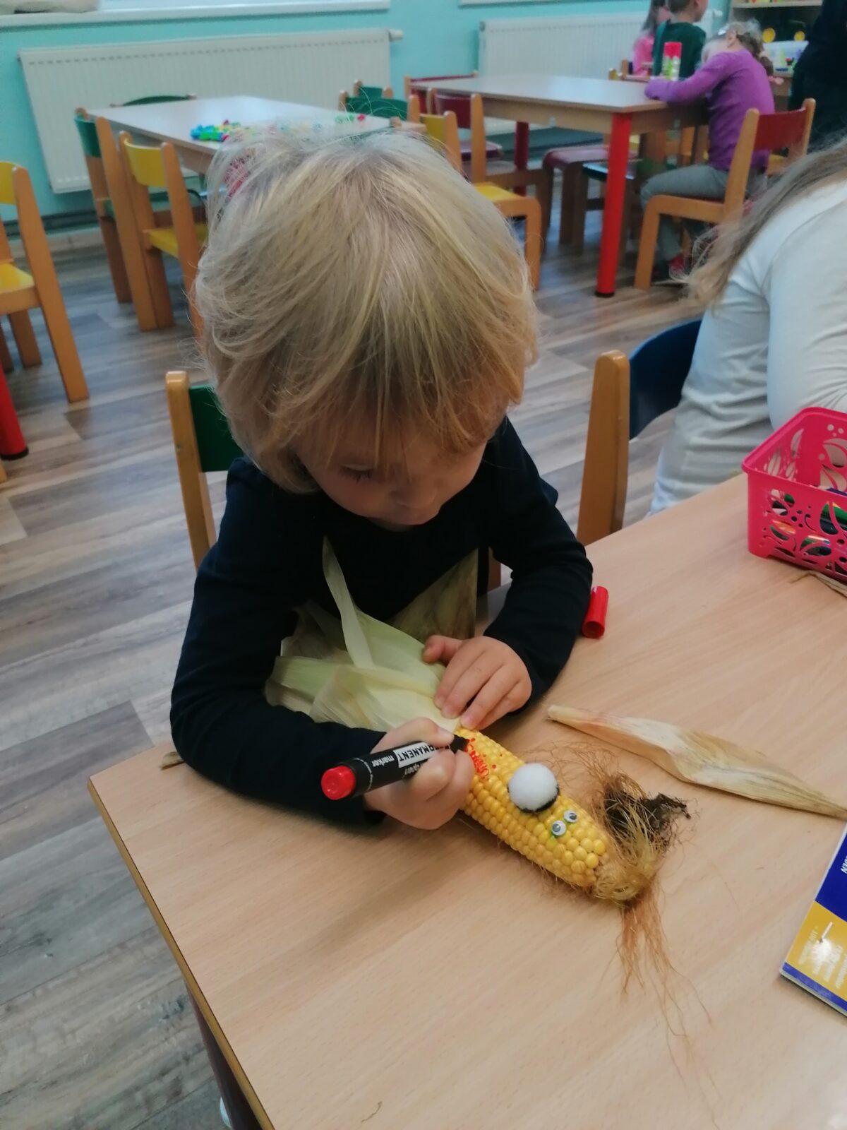 Tvořeníčko, tvoření: vyrábíme "kukuřičné panenky/panáčky" - 7