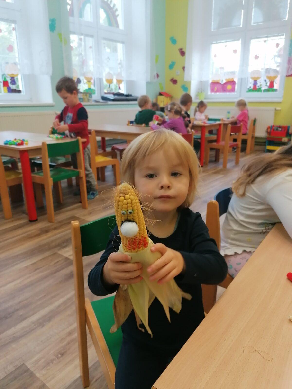 Tvořeníčko, tvoření: vyrábíme "kukuřičné panenky/panáčky" - 8