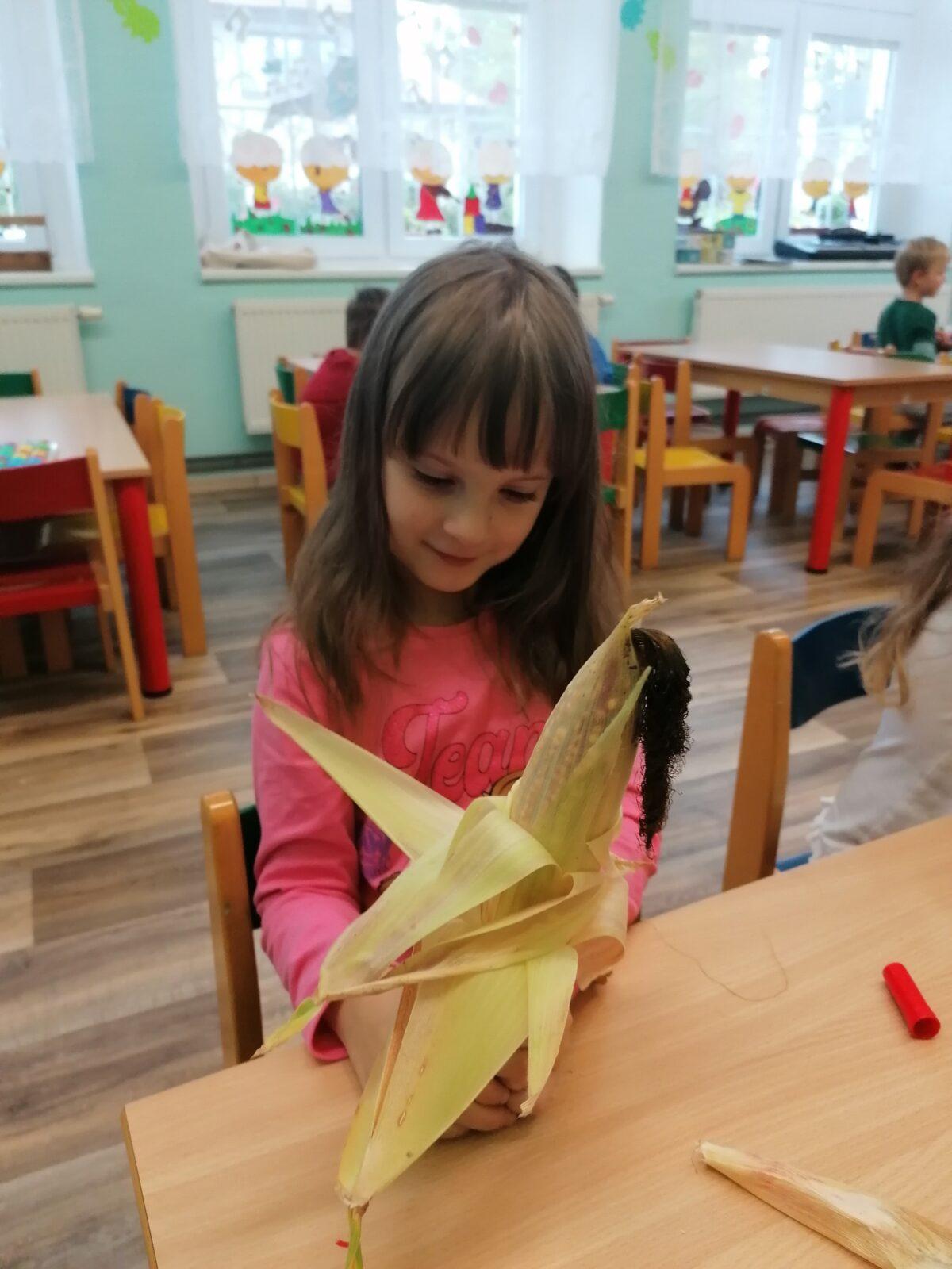 Tvořeníčko, tvoření: vyrábíme "kukuřičné panenky/panáčky" - 11