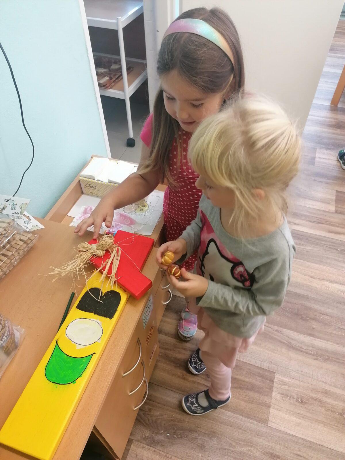 "Barevný svět kolem nás" - podzimní dny v MŠ :-) - 67