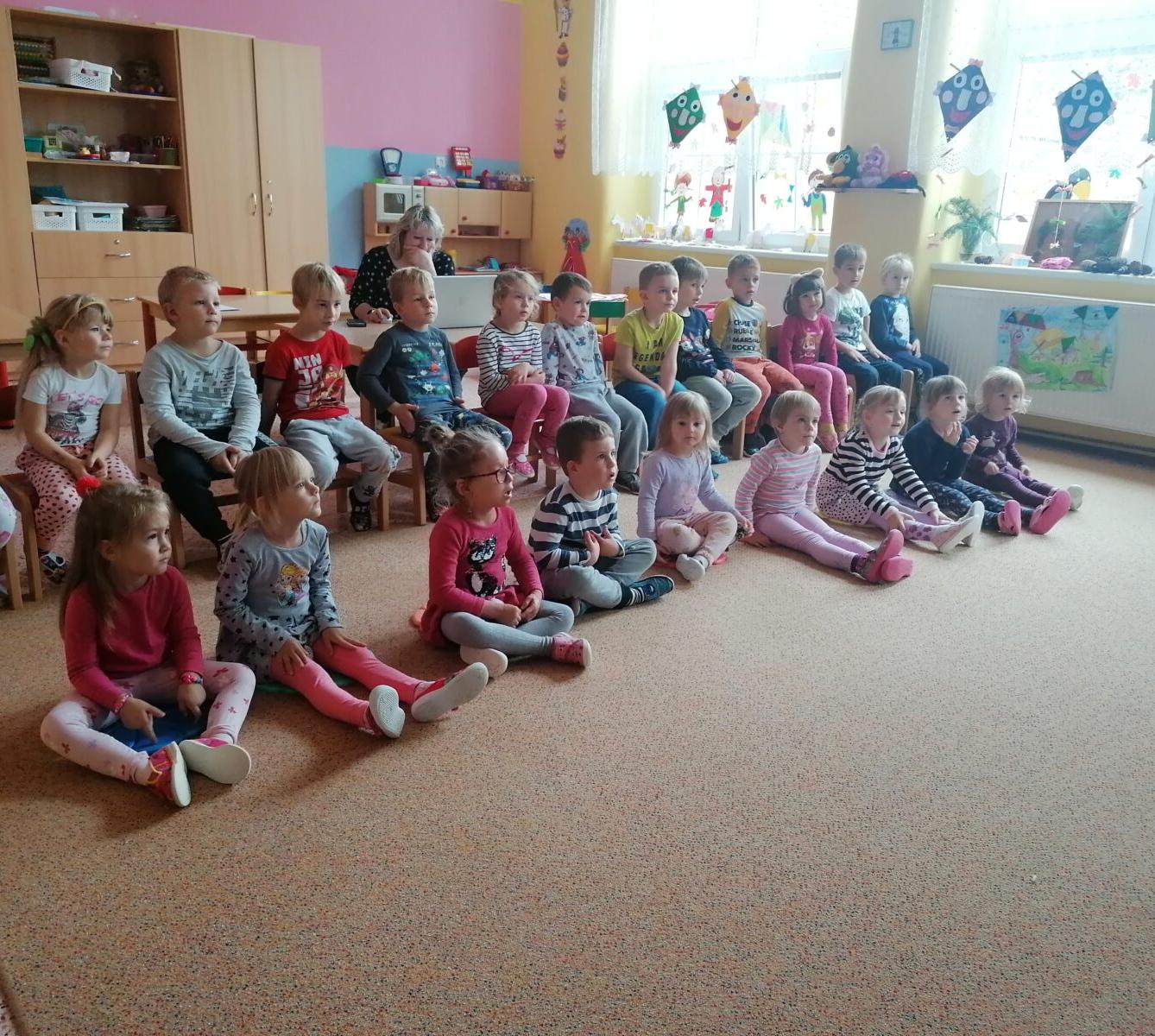 Divadýlko v MŠ: "Jak se Honza stal rytířem" :-) - 1