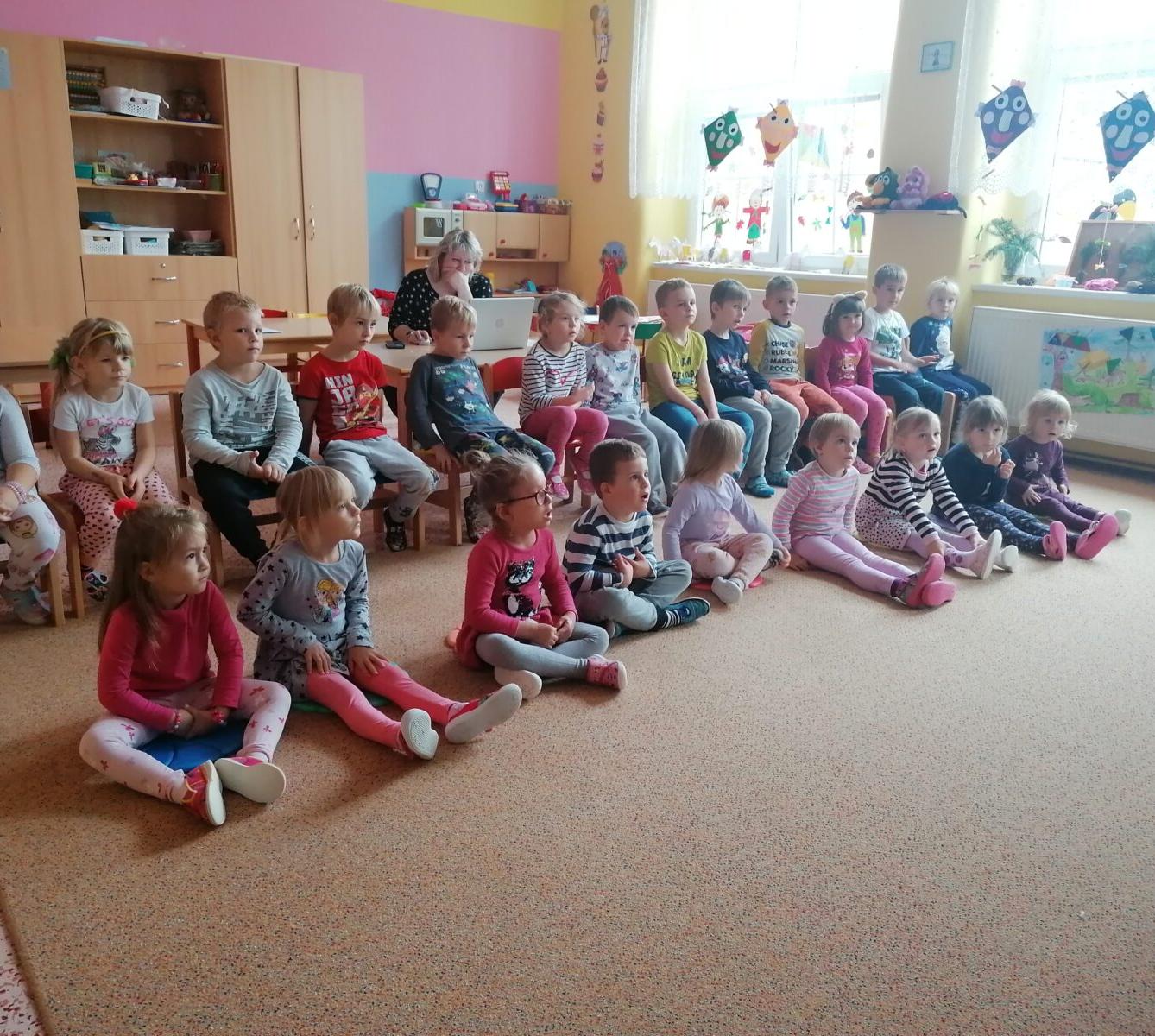 Divadýlko v MŠ: "Jak se Honza stal rytířem" :-) - 2