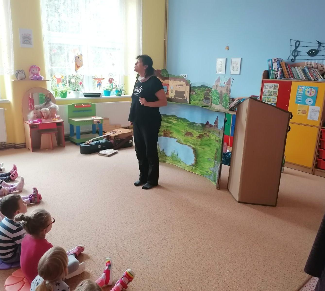 Divadýlko v MŠ: "Jak se Honza stal rytířem" :-) - 3