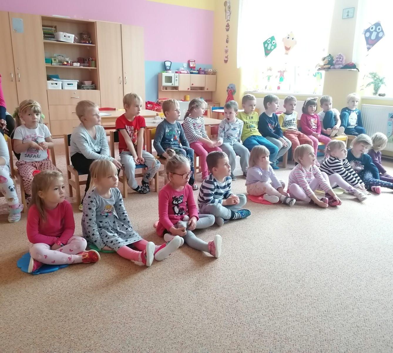 Divadýlko v MŠ: "Jak se Honza stal rytířem" :-) - 17