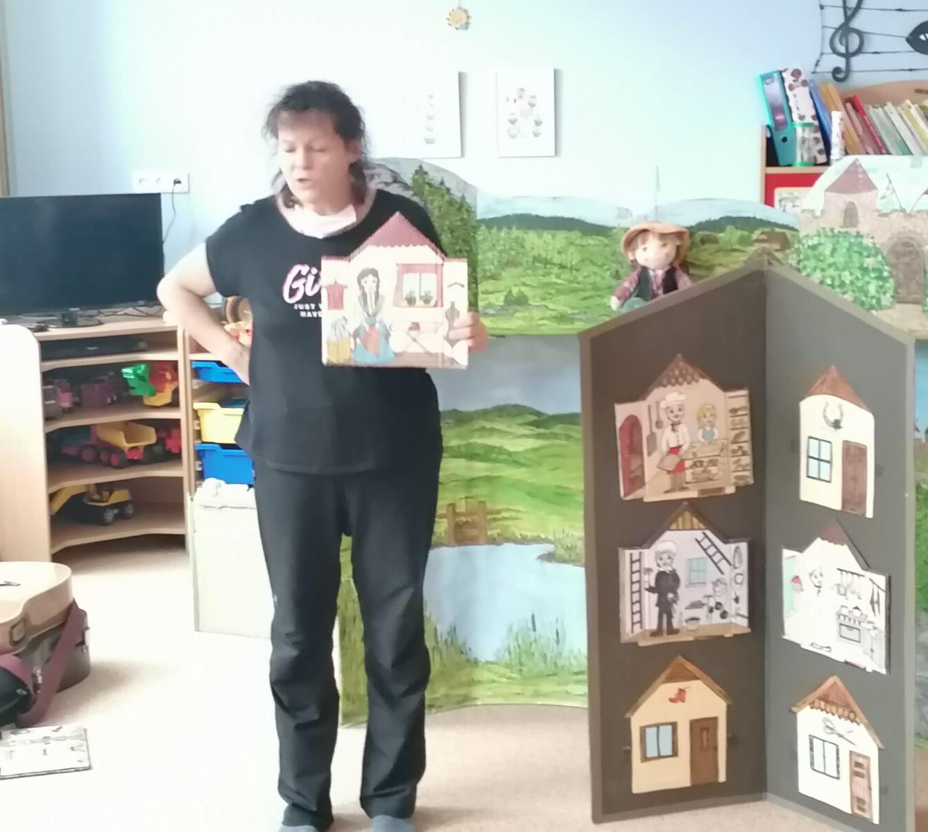 Divadýlko v MŠ: "Jak se Honza stal rytířem" :-) - 18