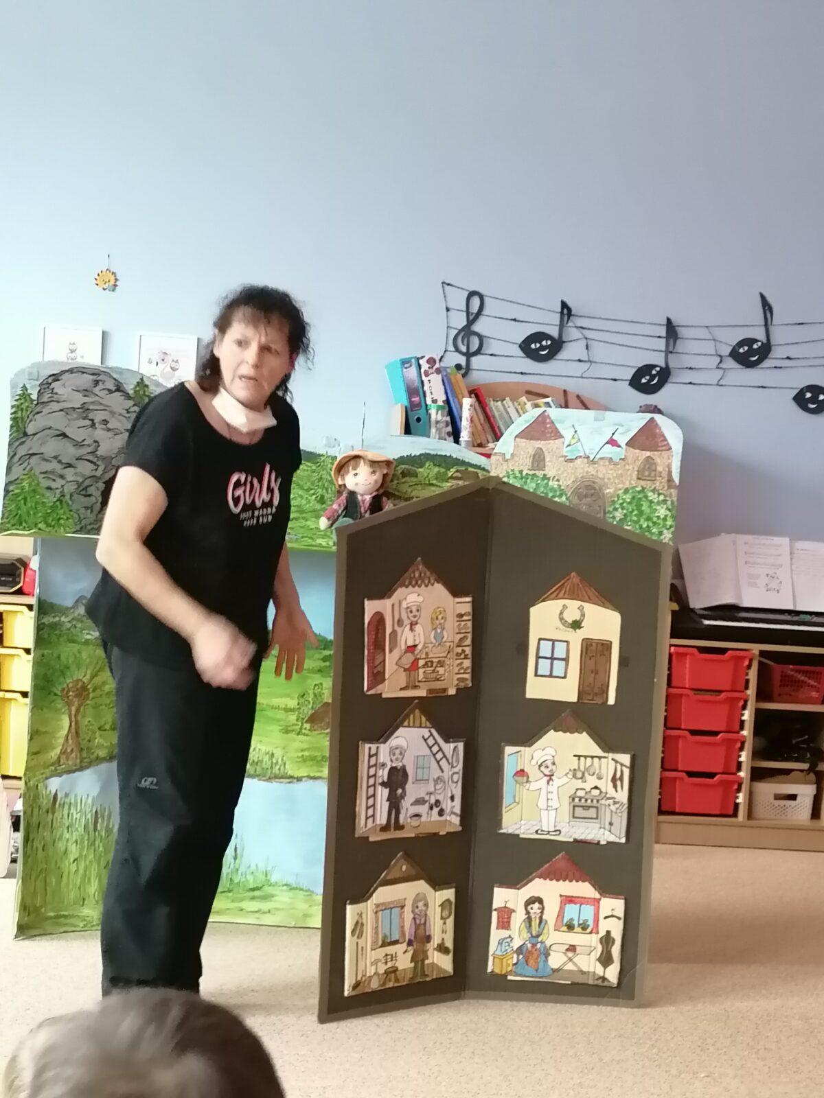 Divadýlko v MŠ: "Jak se Honza stal rytířem" :-) - 19