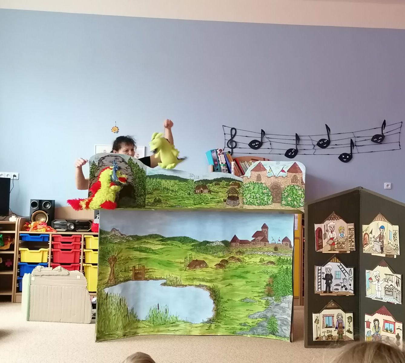 Divadýlko v MŠ: "Jak se Honza stal rytířem" :-) - 22