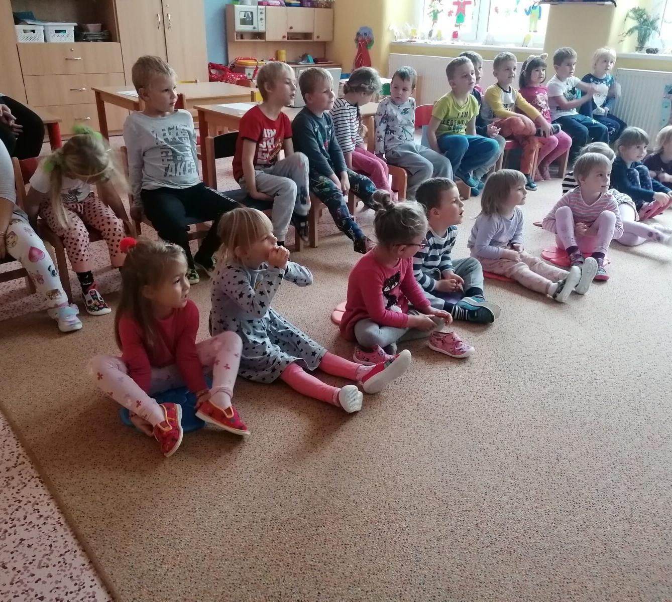 Divadýlko v MŠ: "Jak se Honza stal rytířem" :-) - 27