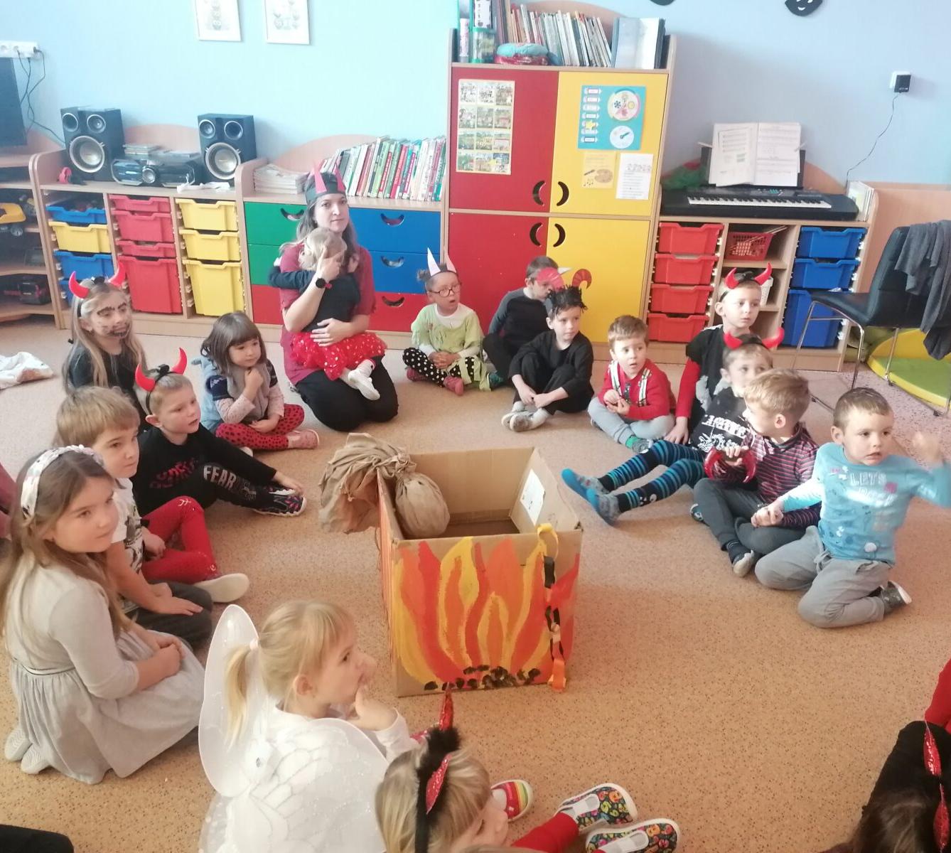 ČERTOVSKÁ BESÍDKA V MŠ :-) - 8
