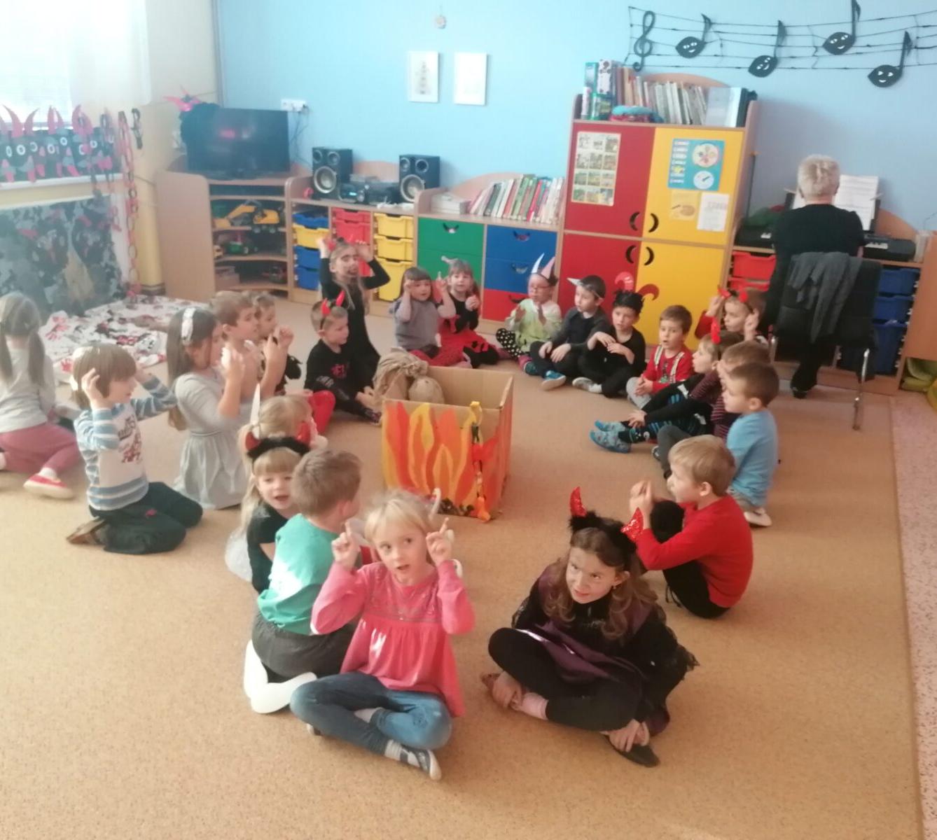 ČERTOVSKÁ BESÍDKA V MŠ :-) - 9