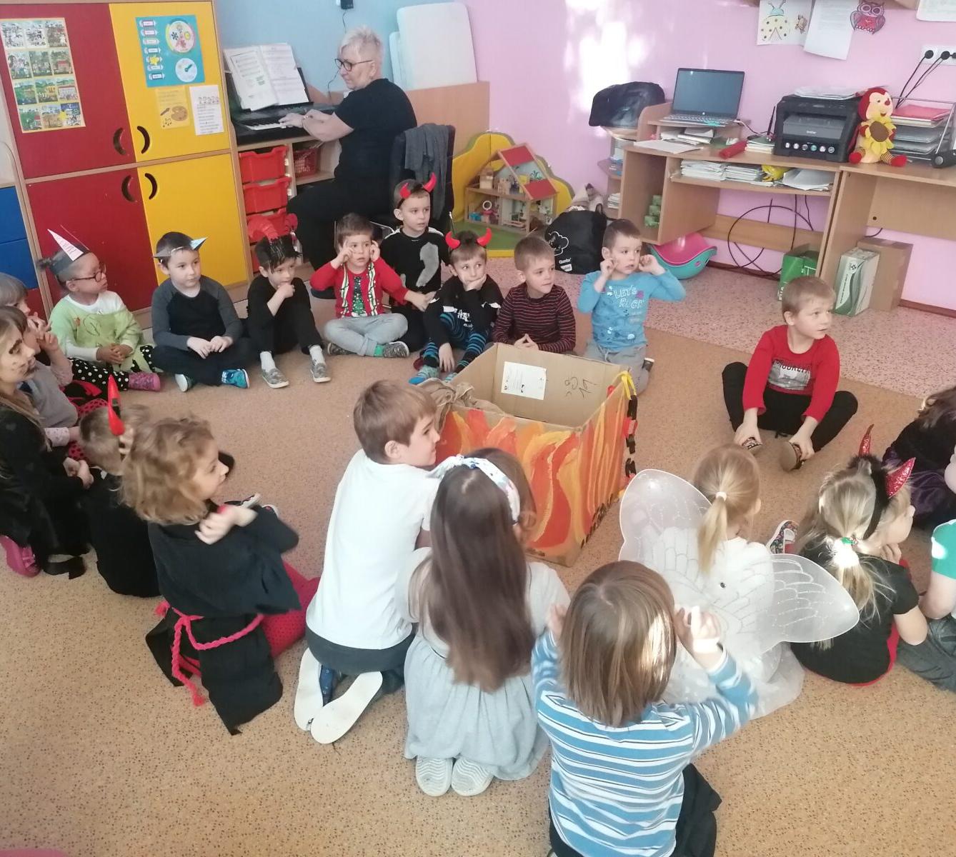 ČERTOVSKÁ BESÍDKA V MŠ :-) - 12