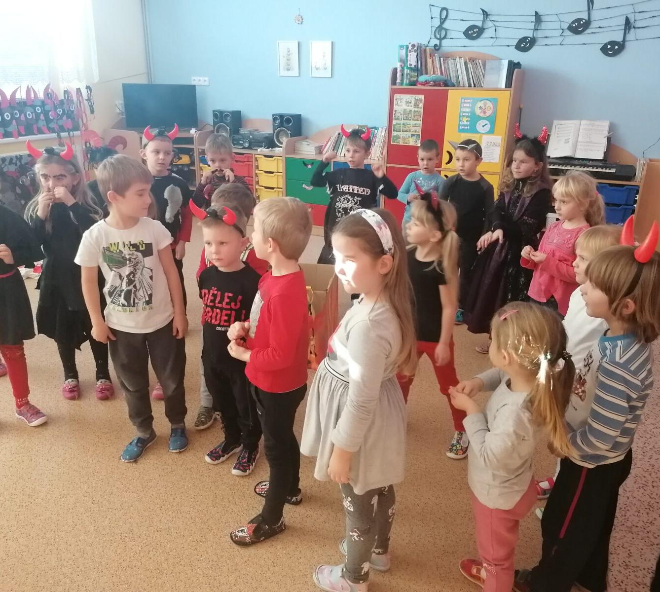 ČERTOVSKÁ BESÍDKA V MŠ :-) - 14