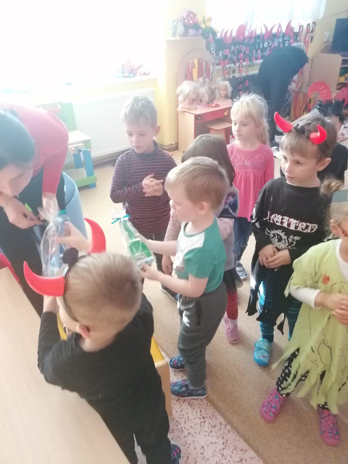 ČERTOVSKÁ BESÍDKA V MŠ :-) - 18