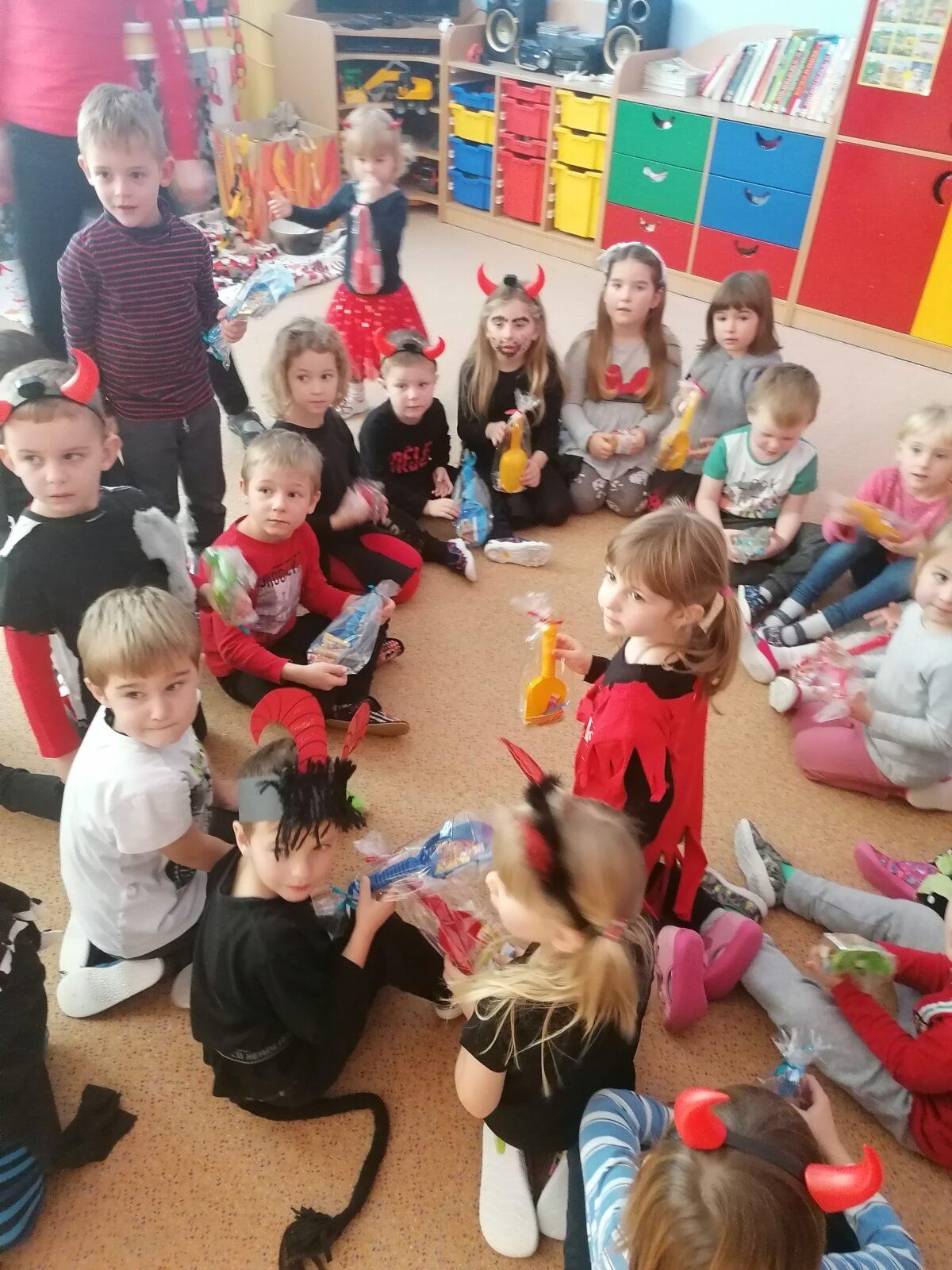 ČERTOVSKÁ BESÍDKA V MŠ :-) - 31