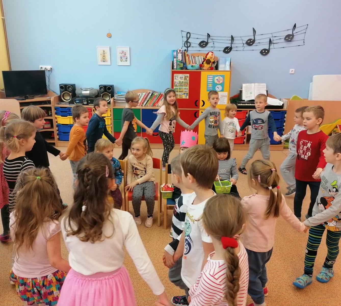 Slavíme: Klárka- narozeniny, Lucinka a Julinky - svátky :-) - 2