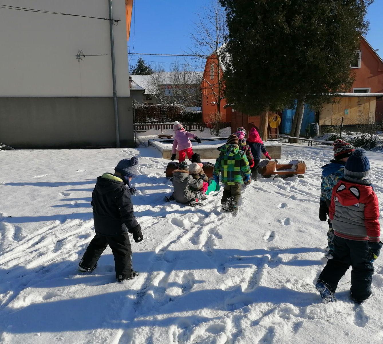 Dovádíme ve sněhu!!!!! :-) - 2