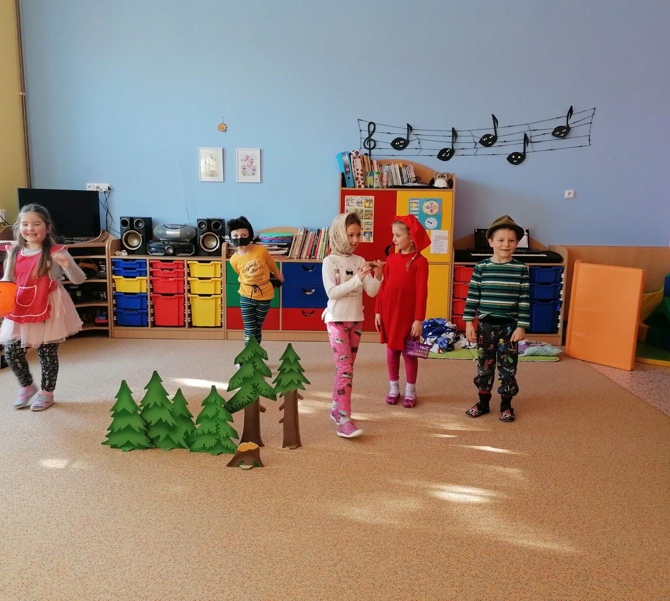 Dramatizace pohádky: "ČERVENÁ KARKULKA" :-) - 16