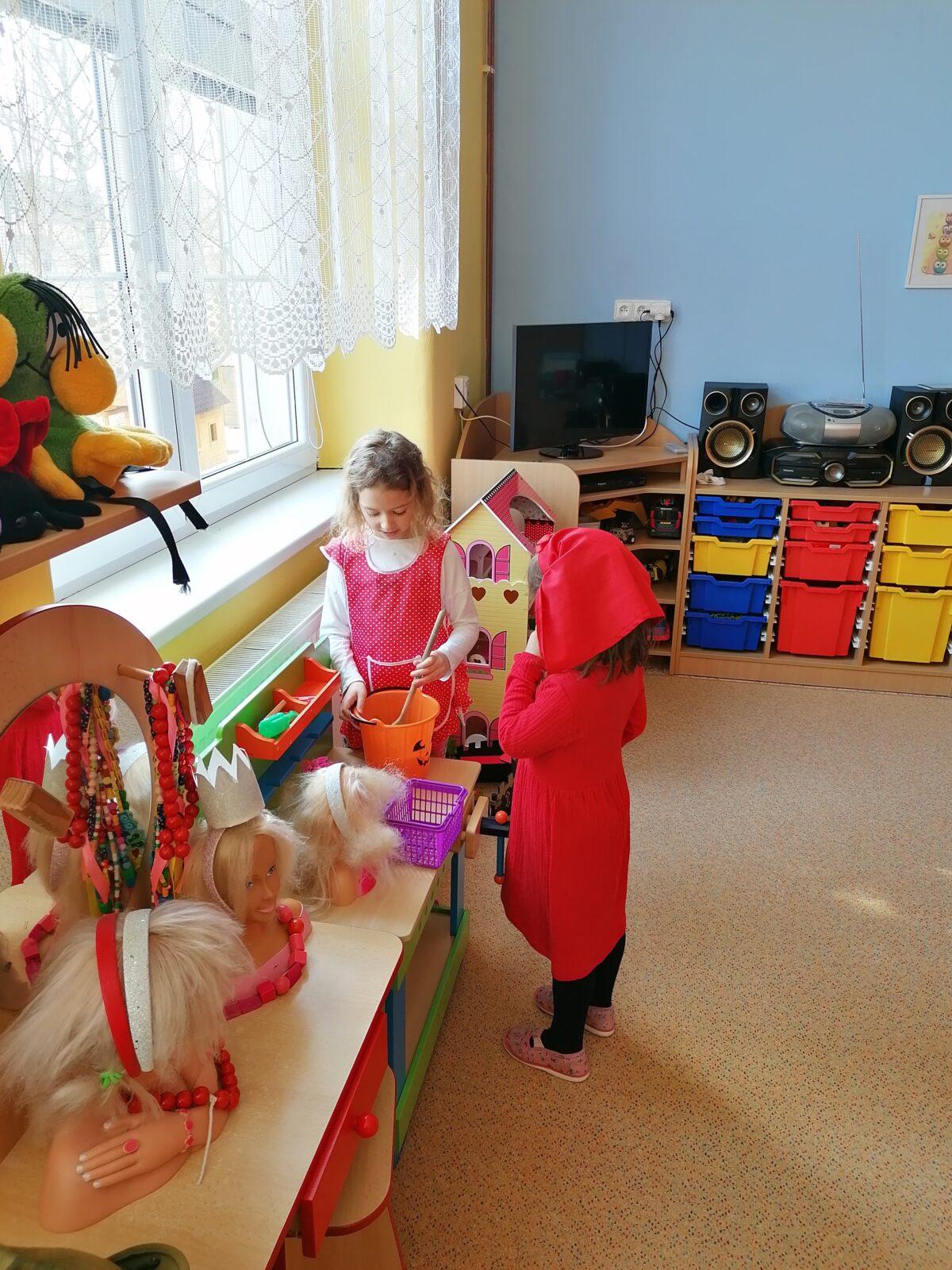 Dramatizace pohádky: "ČERVENÁ KARKULKA" :-) - 23