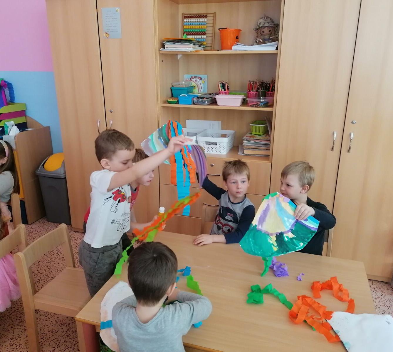 Přípravy na karneval a karnevalové dopoledne:-) - 14