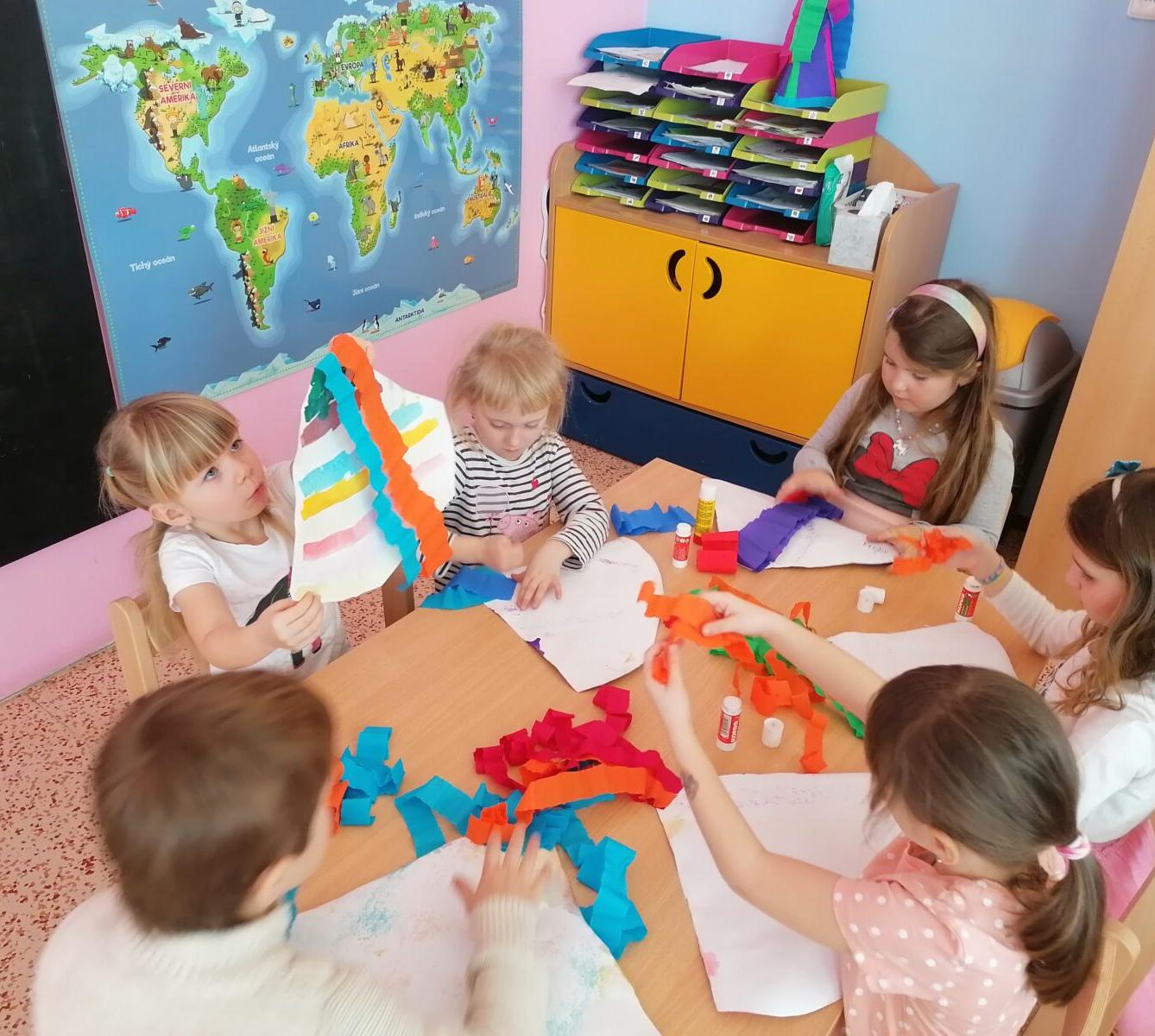 Přípravy na karneval a karnevalové dopoledne:-) - 15