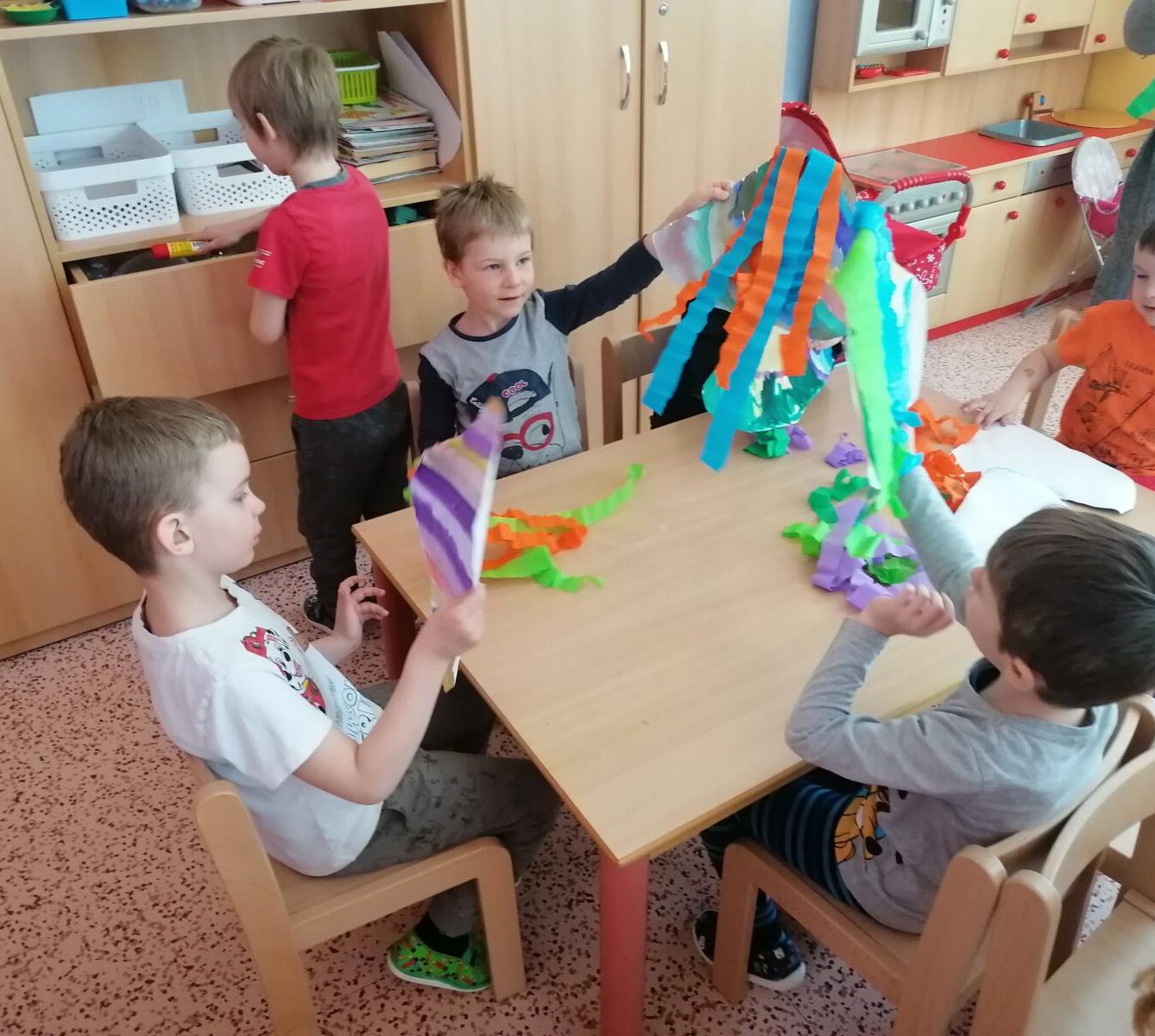 Přípravy na karneval a karnevalové dopoledne:-) - 16