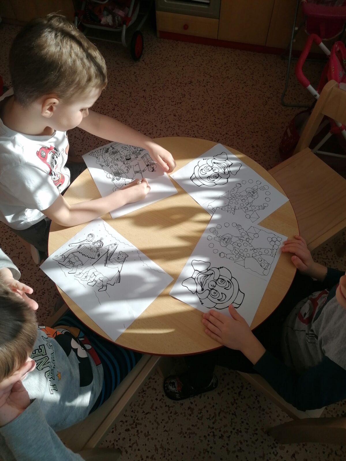 Přípravy na karneval a karnevalové dopoledne:-) - 17