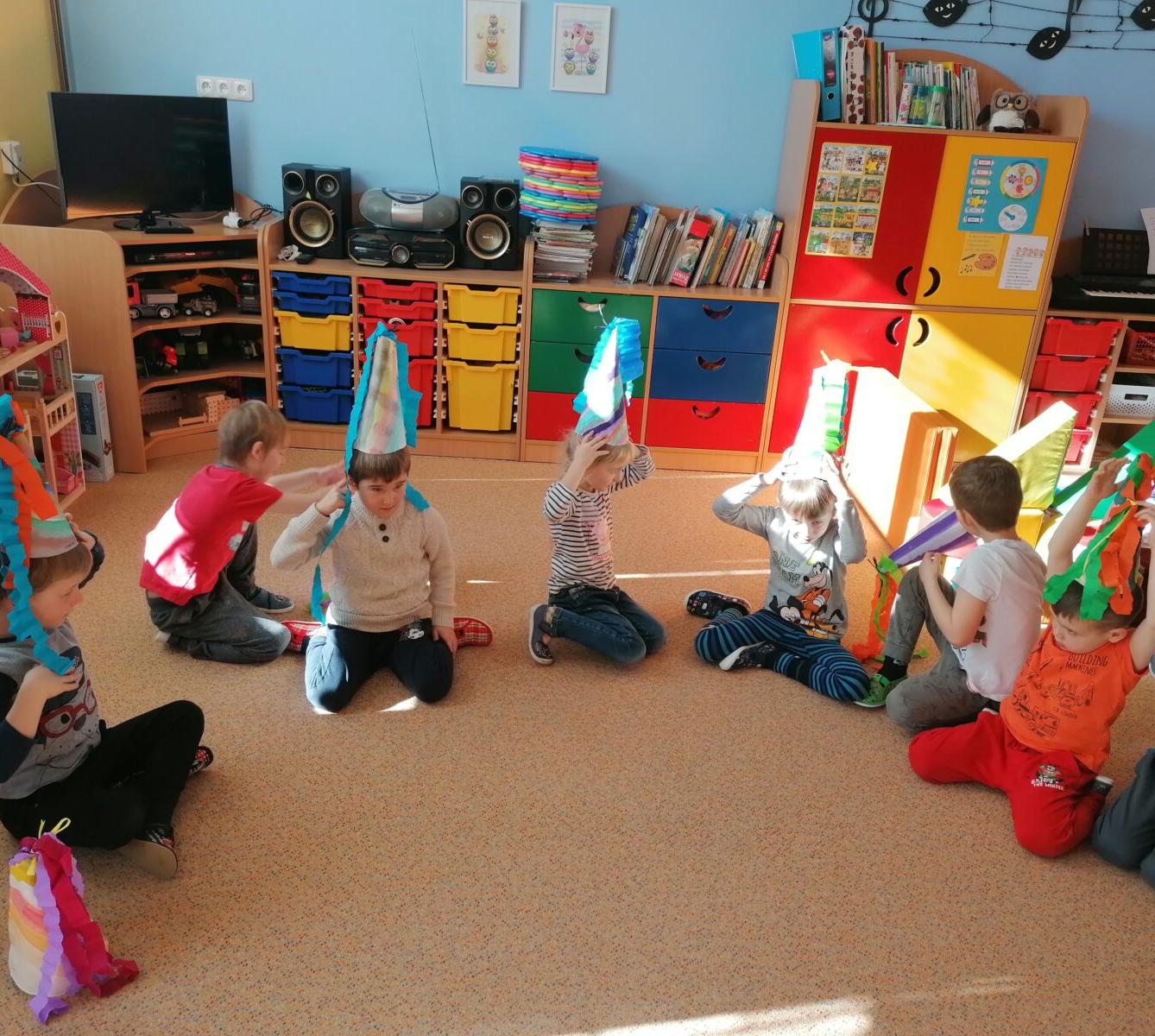 Přípravy na karneval a karnevalové dopoledne:-) - 21