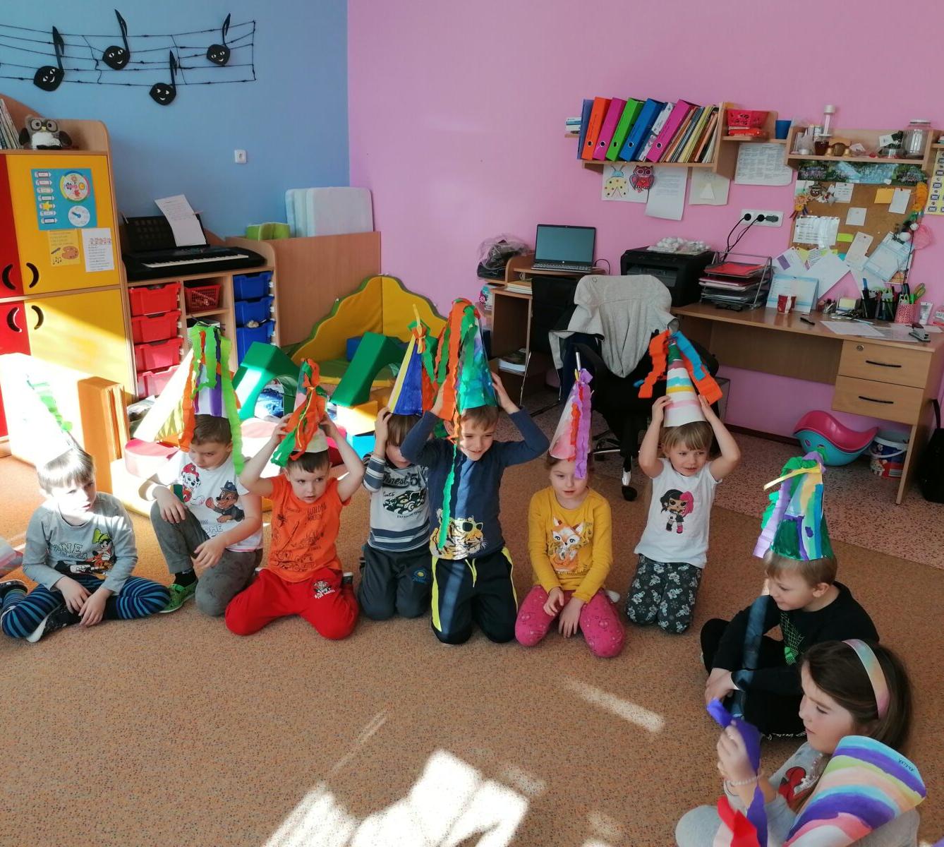 Přípravy na karneval a karnevalové dopoledne:-) - 22