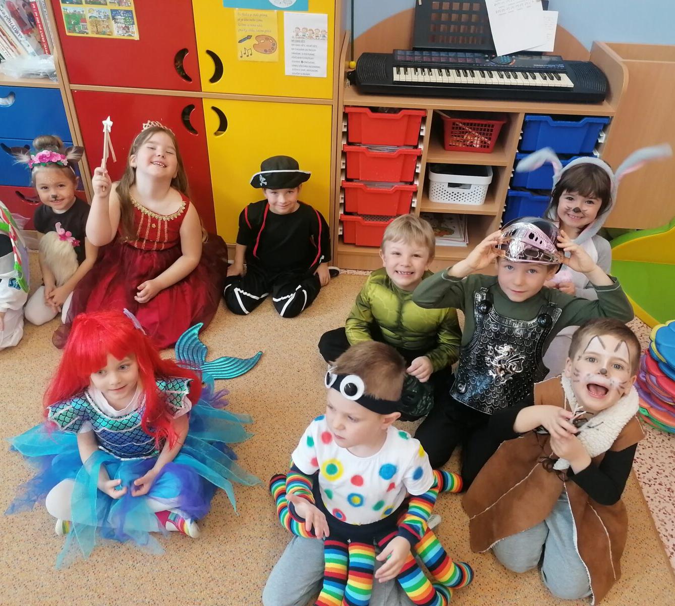 Přípravy na karneval a karnevalové dopoledne:-) - 30